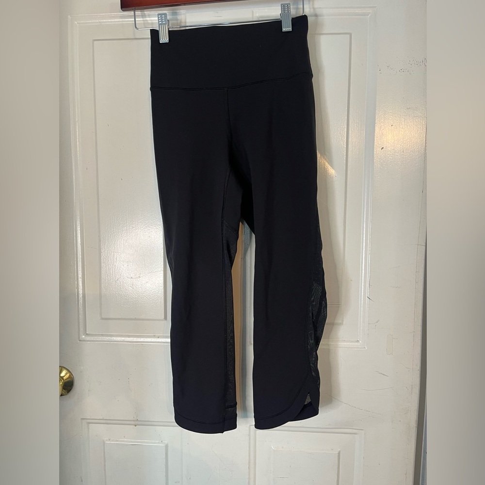 Black Lululemon Cropped Leggings